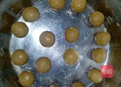 Cantonese style mung bean paste mooncake recipe illustration 6