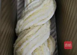 Illustration of how to make braided coconut toast 7