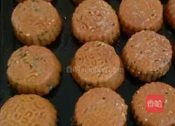 Illustration of how to make five-nut mooncakes 4