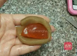 Lotus Paste Egg Yolk Mooncake Recipe Illustration 8
