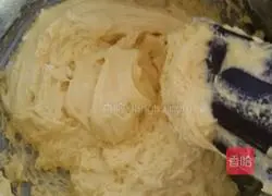 Illustration of how to make egg yolk biscuits 6