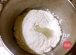 Illustration of how to make meat floss bread 2