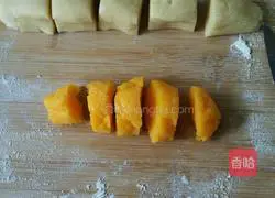 Illustration of how to make snow-skin mooncakes with milky egg yolk filling 6