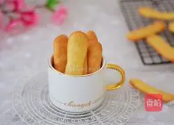 Illustration of making finger biscuits 16