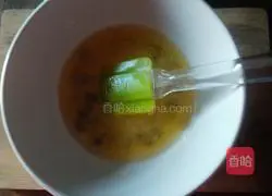 Illustration of how to make grape biscuits 3