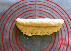 Illustration of Jenny Zhenyu Christmas Wreath Bread 9