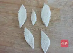 Illustration of How to Make Toast Roses 4