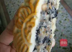 Illustration of how to make five-nut mooncakes 7