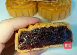 Rose flower filling mooncakes Illustration of how to do it 11