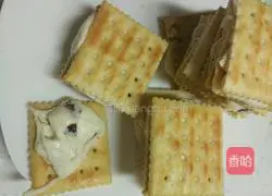 Illustration of how to make beef biscuits 8