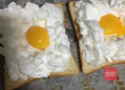 Illustration of how to make foam toast eggs 6