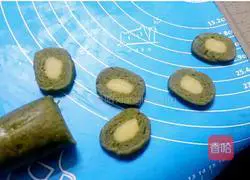 Illustration of how to make kiwi butter cookies 18