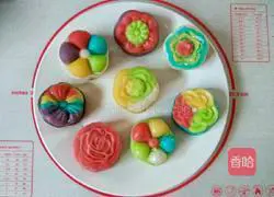 Illustration of how to make colorful snowskin mooncakes 14