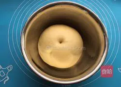 Illustration of how to make chive and cheese bread sticks 8