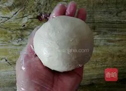 Illustration of making half-moon soft-core bread 7