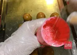 Illustration of how to make bean paste mooncakes 11