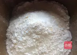 Illustration of how to make raisin almond bread 1