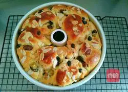 Illustration of how to make sweet bean hand-torn bread 17