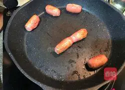 Chives Illustration of how to make hot dog toast rolls 3