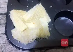 Illustration of how to make cheese salad toast cup 6