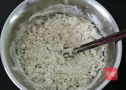 Illustration of how to make matcha red date hard riba bread 3