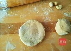 Illustration of how to make bear infested bags 9