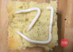 Illustration of how to make salad colored meat floss bread 12