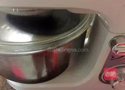 Illustration of how to make meat floss bread 7