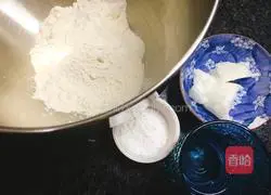 Illustration of how to make fresh meat mooncakes 1