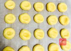 Illustration of making jam cookies 5