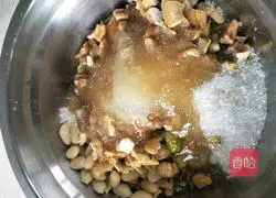 Illustration of how to make five-nut mooncake filling 8