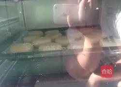 Illustration of how to make crispy five-nut mooncakes 9