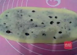 Illustration of how to make bean paste bread rolls 7