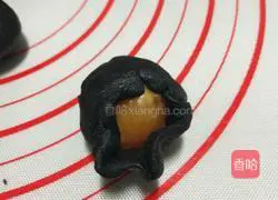 Cantonese egg yolk mooncake recipe 9