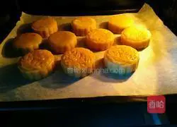 Illustration of how to make sugar-free five-nut mooncakes 15