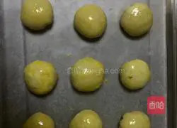 Illustration of how to make fresh meat mooncakes (roasted meat) 13