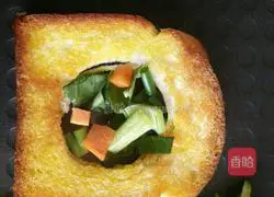 Illustration of how to make egg toast slices at the electric cake stall 4