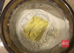 Illustration of how to make bean paste mooncakes 3