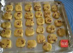 Illustration of how to make blueberry cookies 9