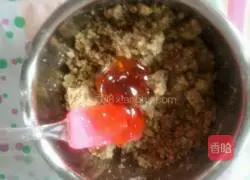 Illustration of how to make dried fruit mooncake filling 8