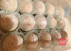 Illustration of how to make snowball biscuits (walnut cake) 7