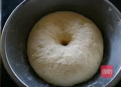 Illustration of how to make pineapple stuffed sesame soft European rice 8