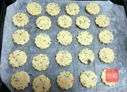 Illustration of how to make peanut, walnut and sesame whole grain biscuits 11