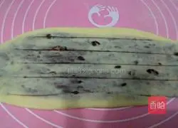Illustration of how to make bean paste bread rolls 8