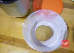 Illustration of how to make a bear bag 3