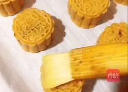Illustration of how to make bean paste mooncakes 14