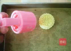 How to make milky jujube paste mooncakes Illustration 18