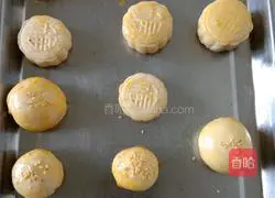 Illustration of how to make puff pastry mooncakes 10