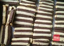 Illustration of how to make striped biscuits 6