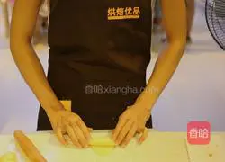 Illustration of different golden mooncake recipes 12